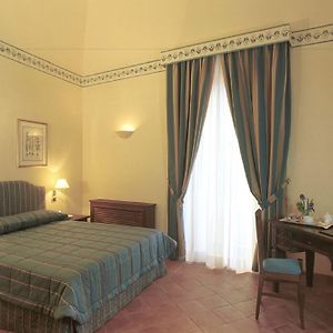 Camera tripla classica